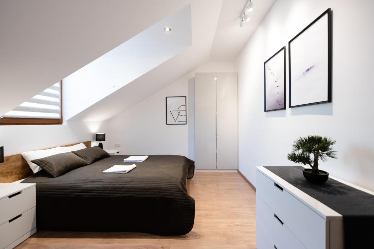 Neo Sky Apartment, Free Parking, 15 Min Walk Old Town&Kazimierz - By Homelike Cracóvia Exterior foto