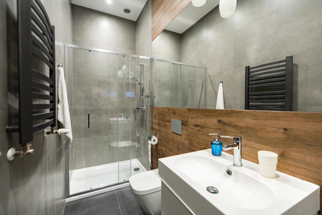 Neo Sky Apartment, Free Parking, 15 Min Walk Old Town&Kazimierz - By Homelike Cracóvia Exterior foto