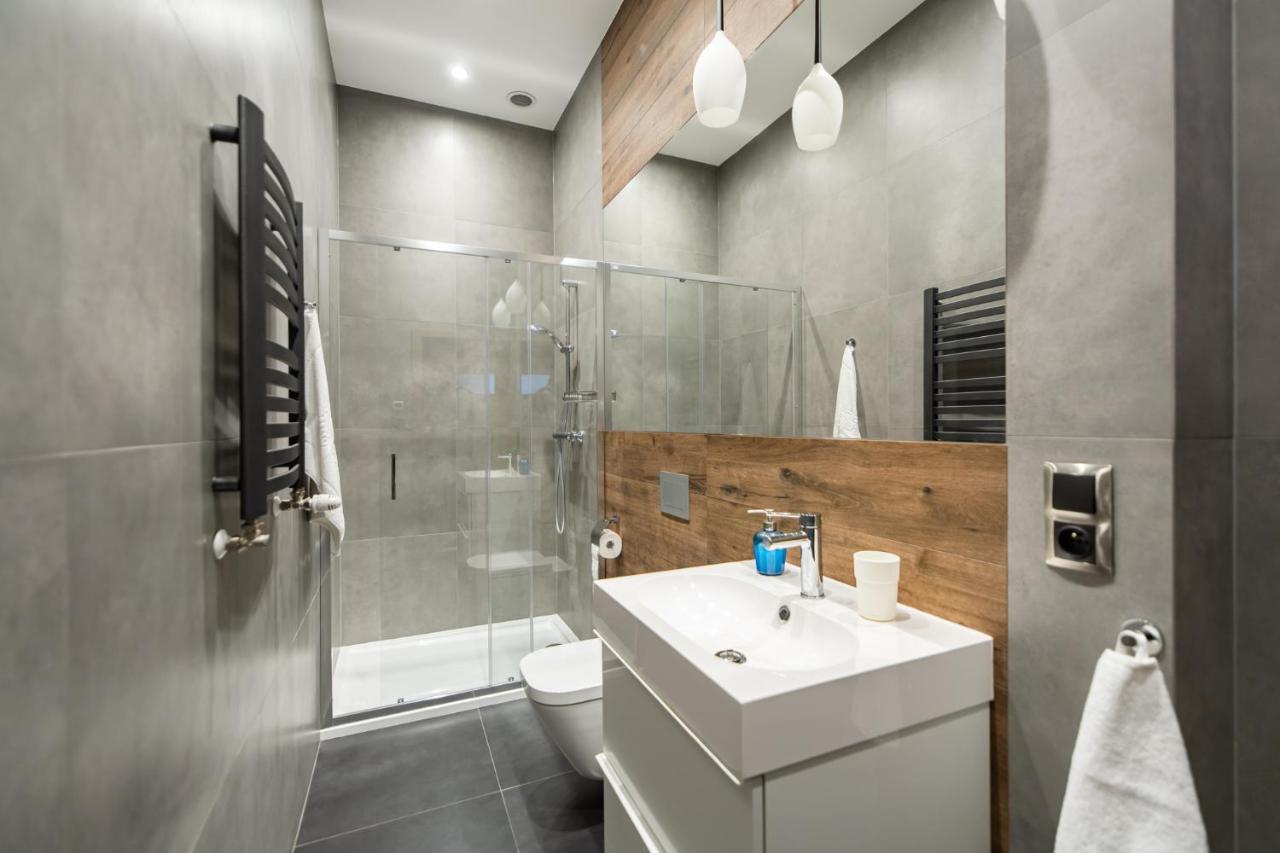 Neo Sky Apartment, Free Parking, 15 Min Walk Old Town&Kazimierz - By Homelike Cracóvia Exterior foto